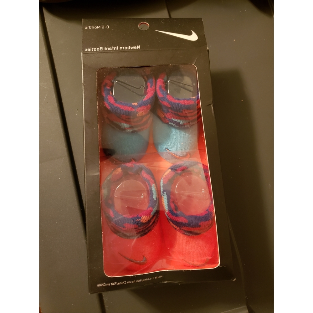 Nike baby socks size 0 to 6 months new in box